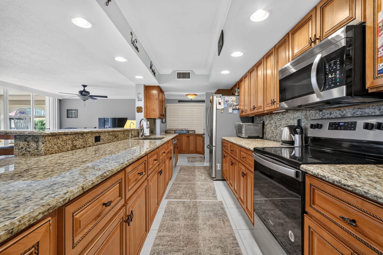 103 Half Moon Circle H1 — photo 4