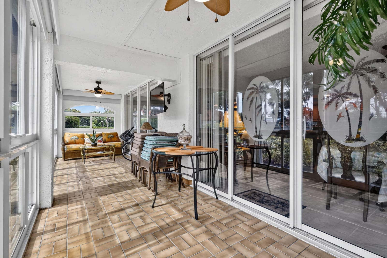 103 Half Moon Circle H1 — photo 10