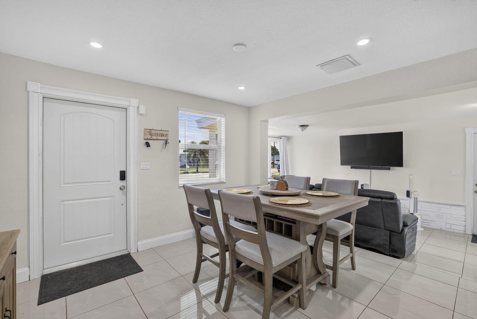 1633 NE 51st Court — photo 3