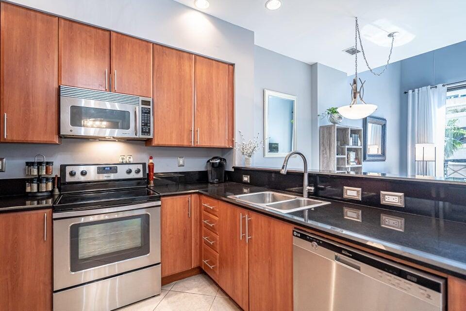 801 S Olive Avenue 418 — photo 2