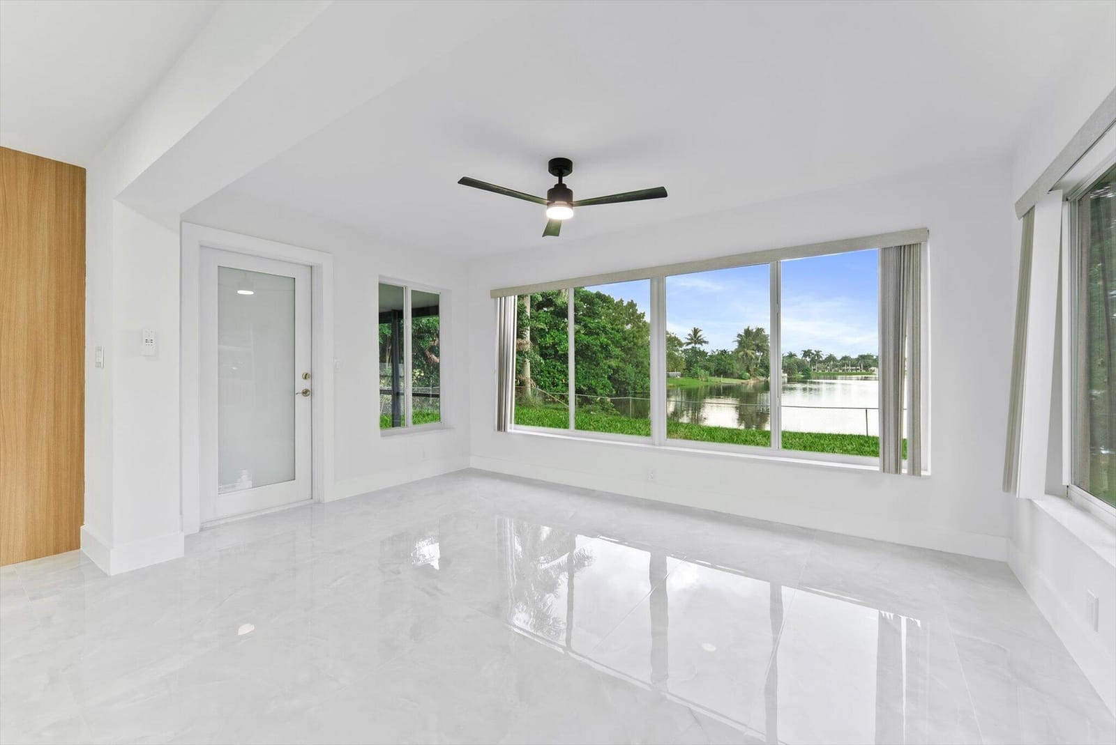 256 GREENBRIER Drive, Palm Springs, FL 33461 photo 9