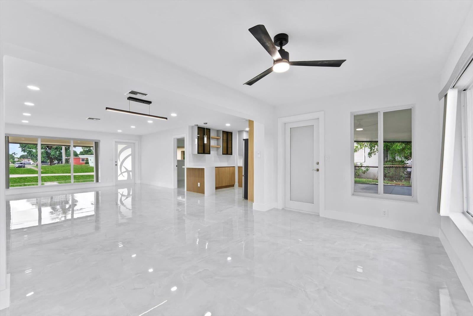 256 GREENBRIER Drive, Palm Springs, FL 33461 photo 10