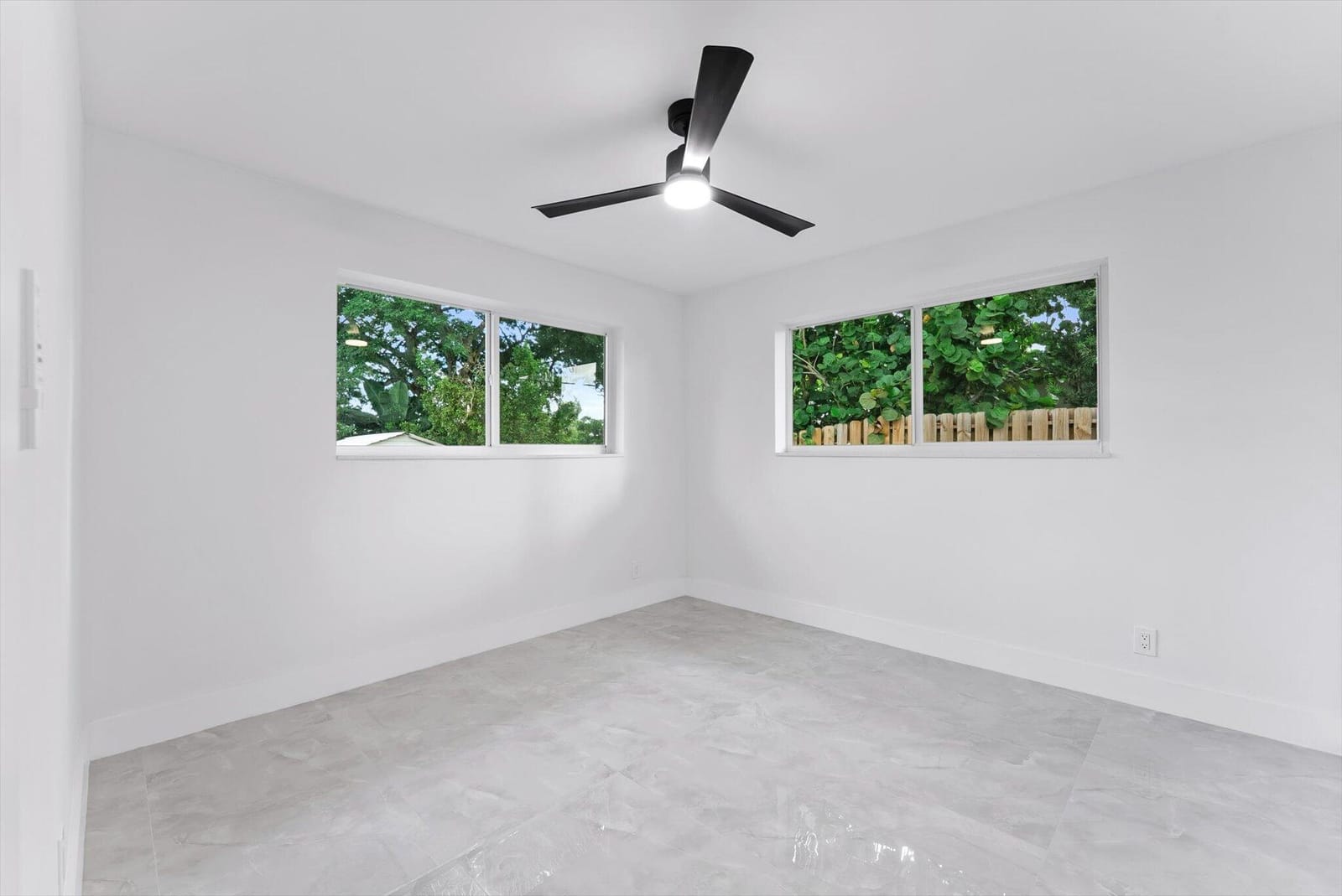 256 GREENBRIER Drive, Palm Springs, FL 33461 photo 23