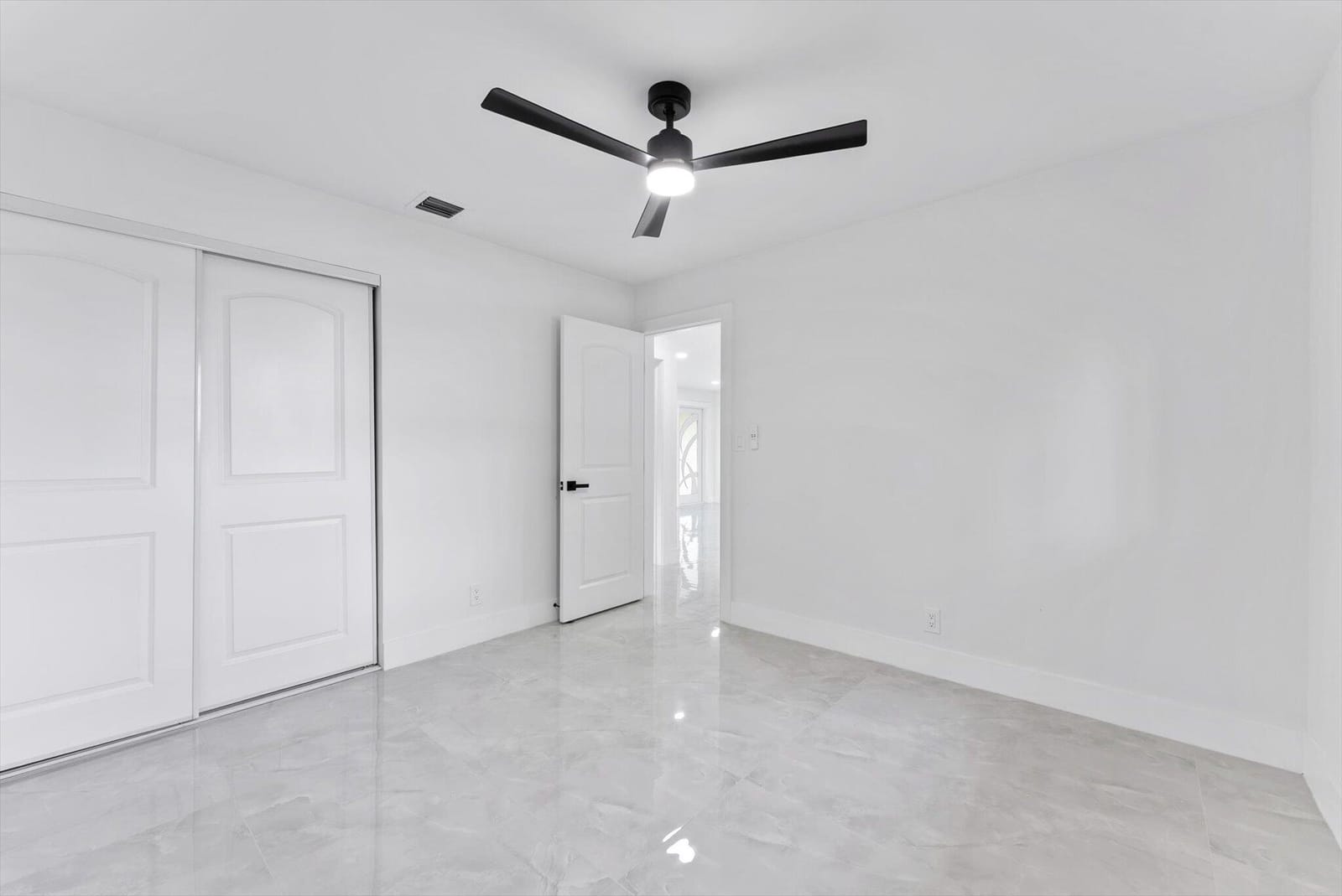 256 GREENBRIER Drive, Palm Springs, FL 33461 photo 24