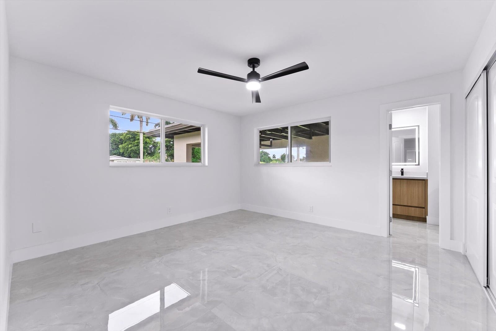 256 GREENBRIER Drive, Palm Springs, FL 33461 photo 25