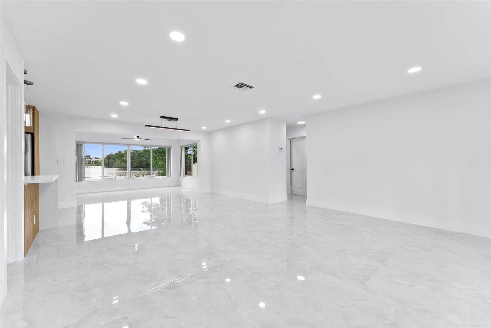 256 GREENBRIER Drive, Palm Springs, FL 33461 photo 3