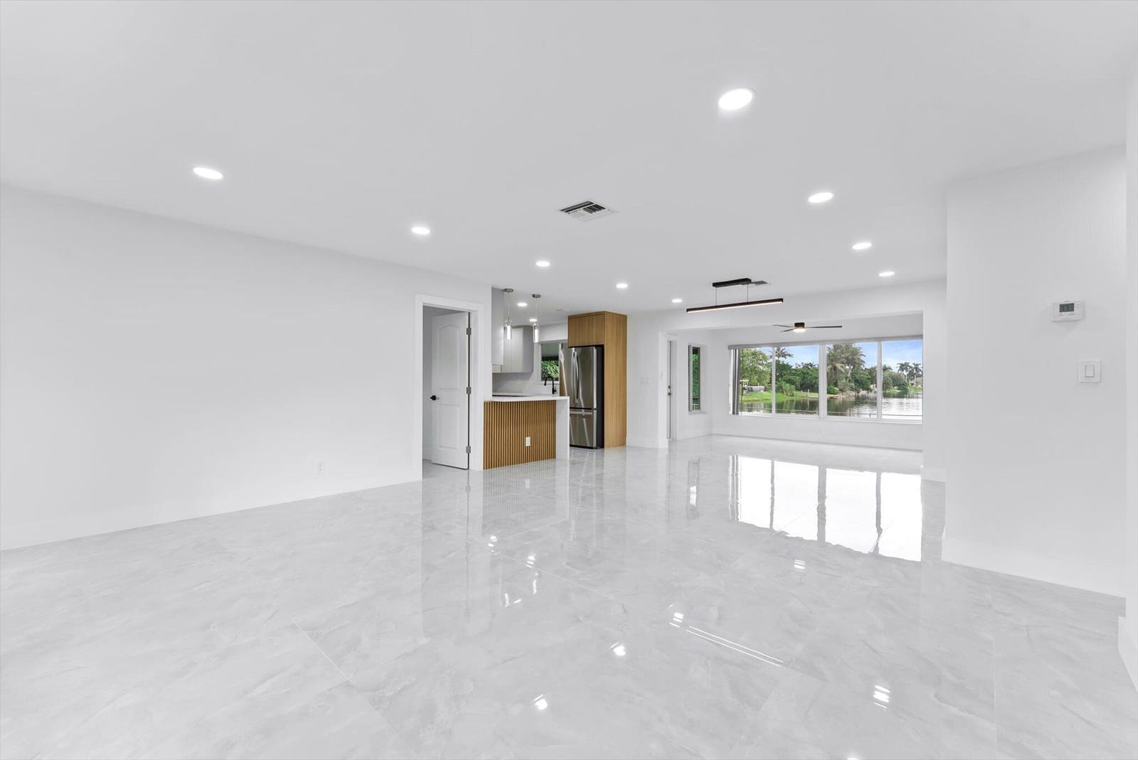 256 GREENBRIER Drive, Palm Springs, FL 33461 photo 4