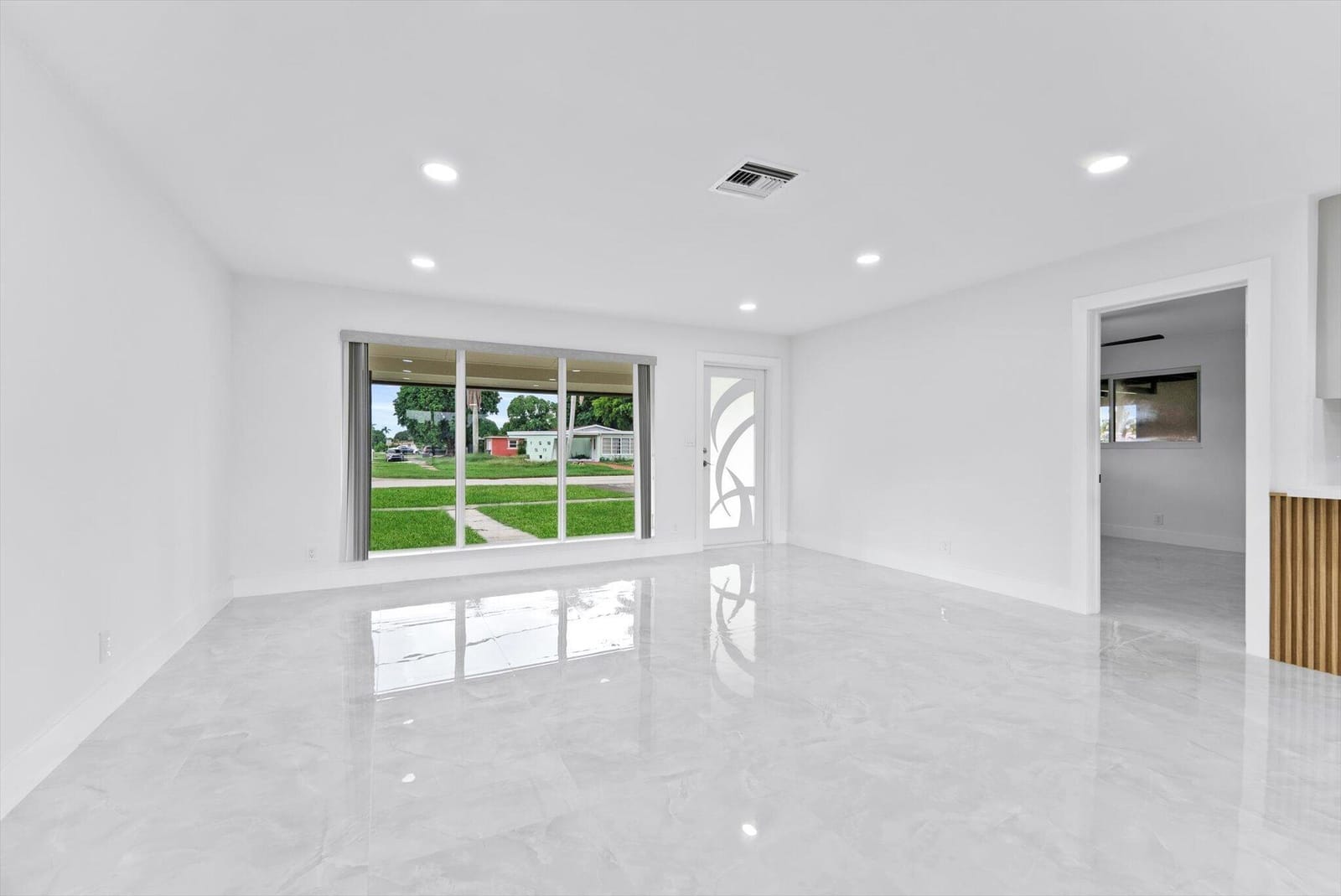 256 GREENBRIER Drive, Palm Springs, FL 33461 photo 5
