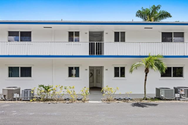 2 GARDEN Street 203M, Tequesta, FL 33469