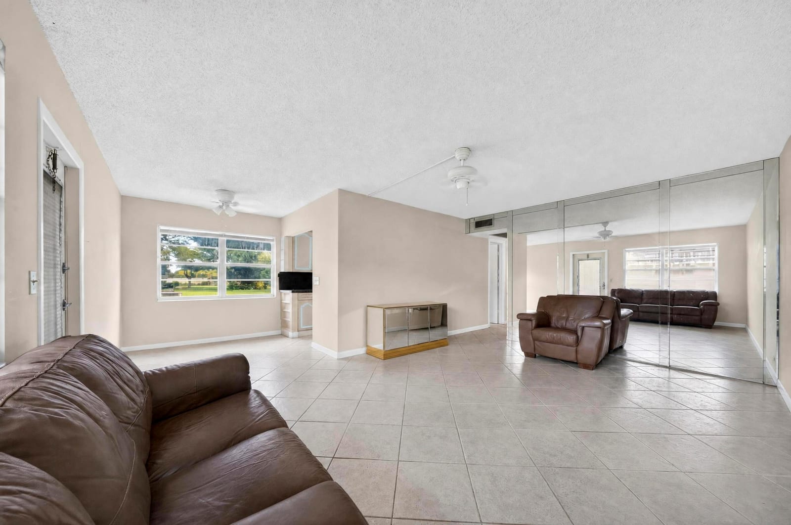 169 Westbury J 169 — photo 7