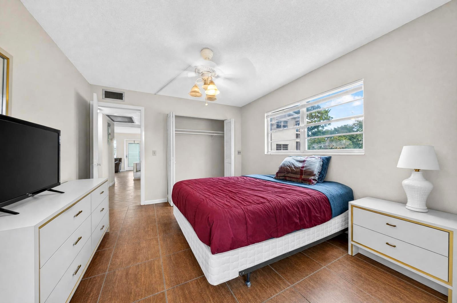 169 Westbury J 169 — photo 12