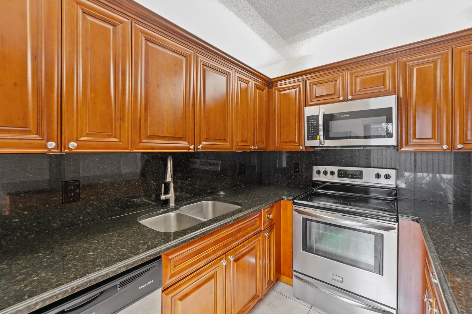 385 LAKE ARBOR Drive — photo 6