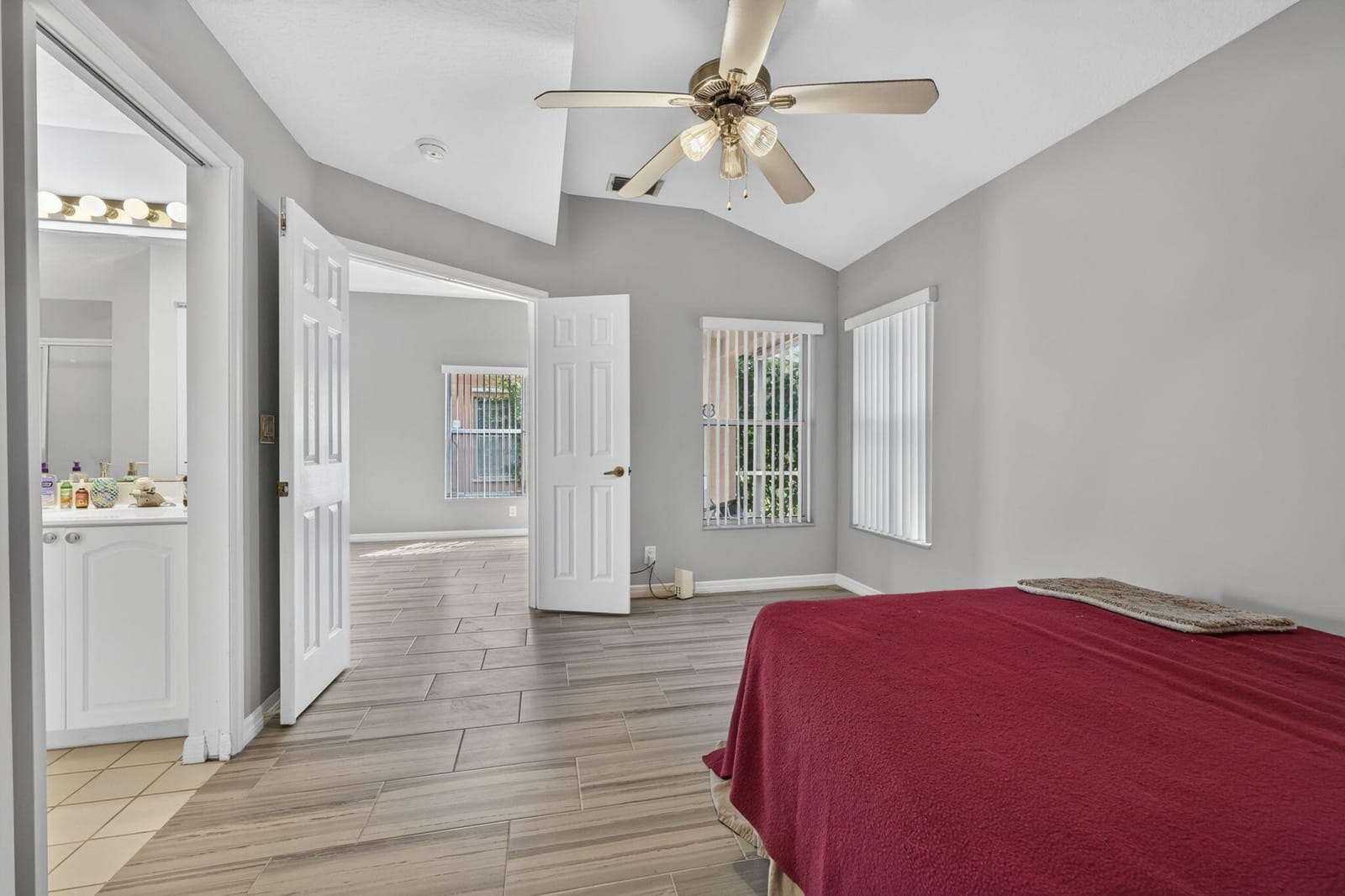 1020 Via Jardin, Riviera Beach, FL 33418 photo 14