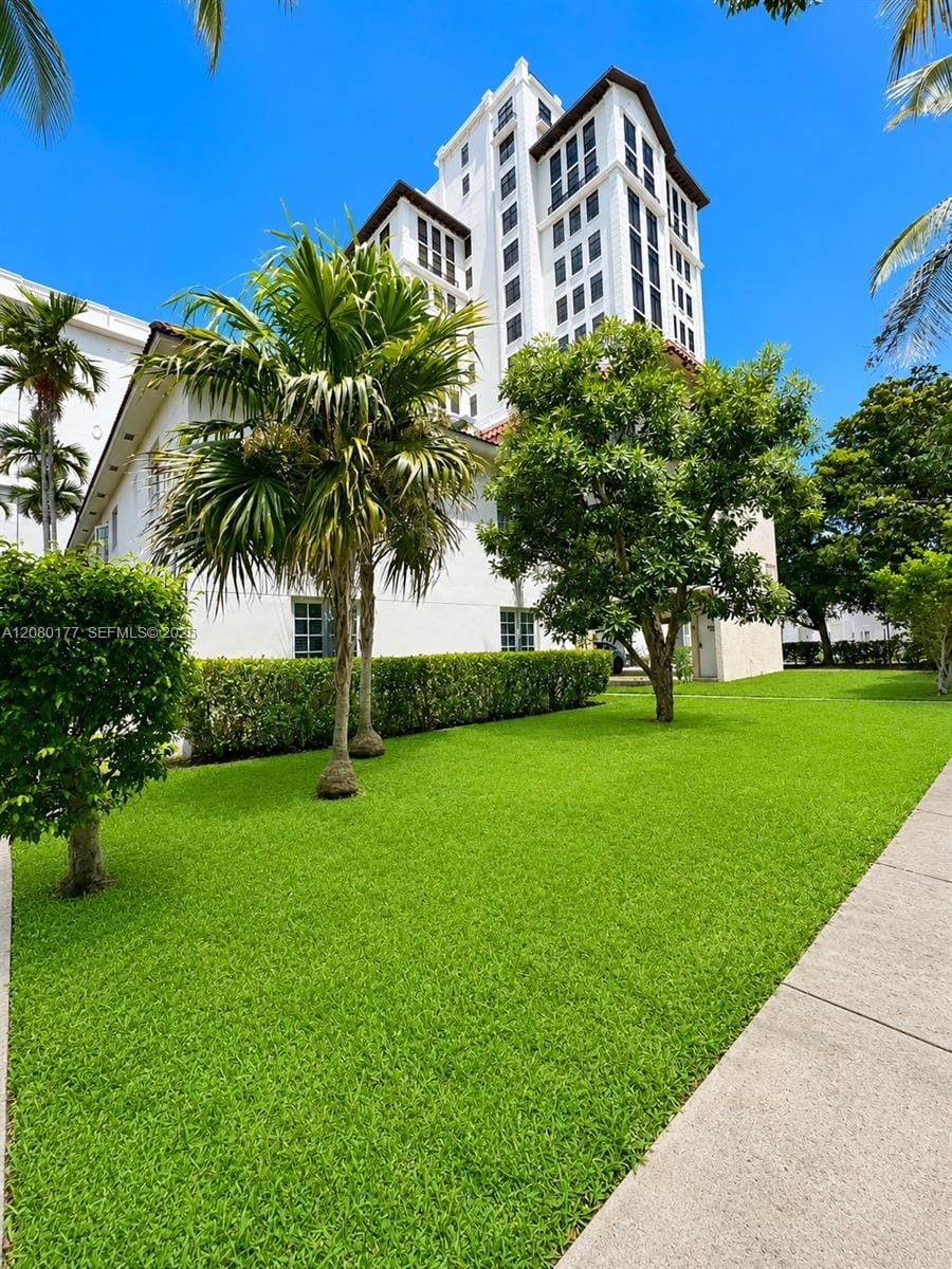 215 Sidonia Avenue — photo 3