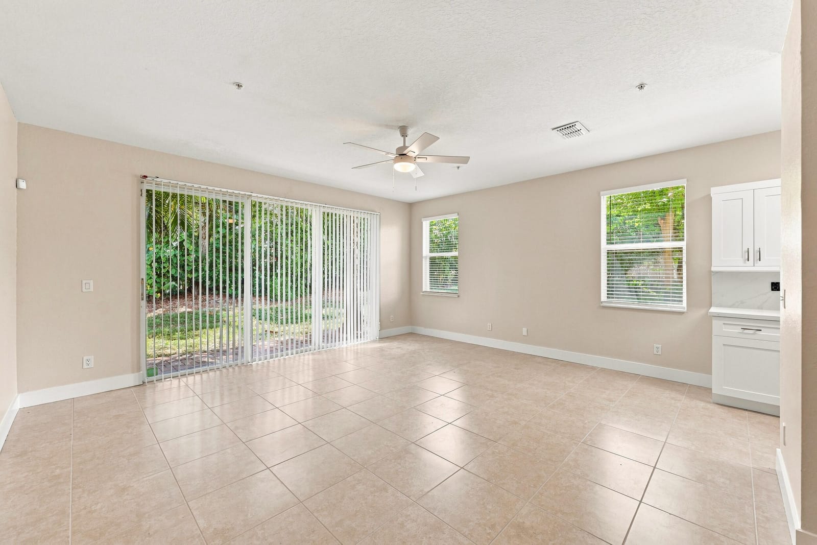 813 Pipers Cay Drive — photo 7