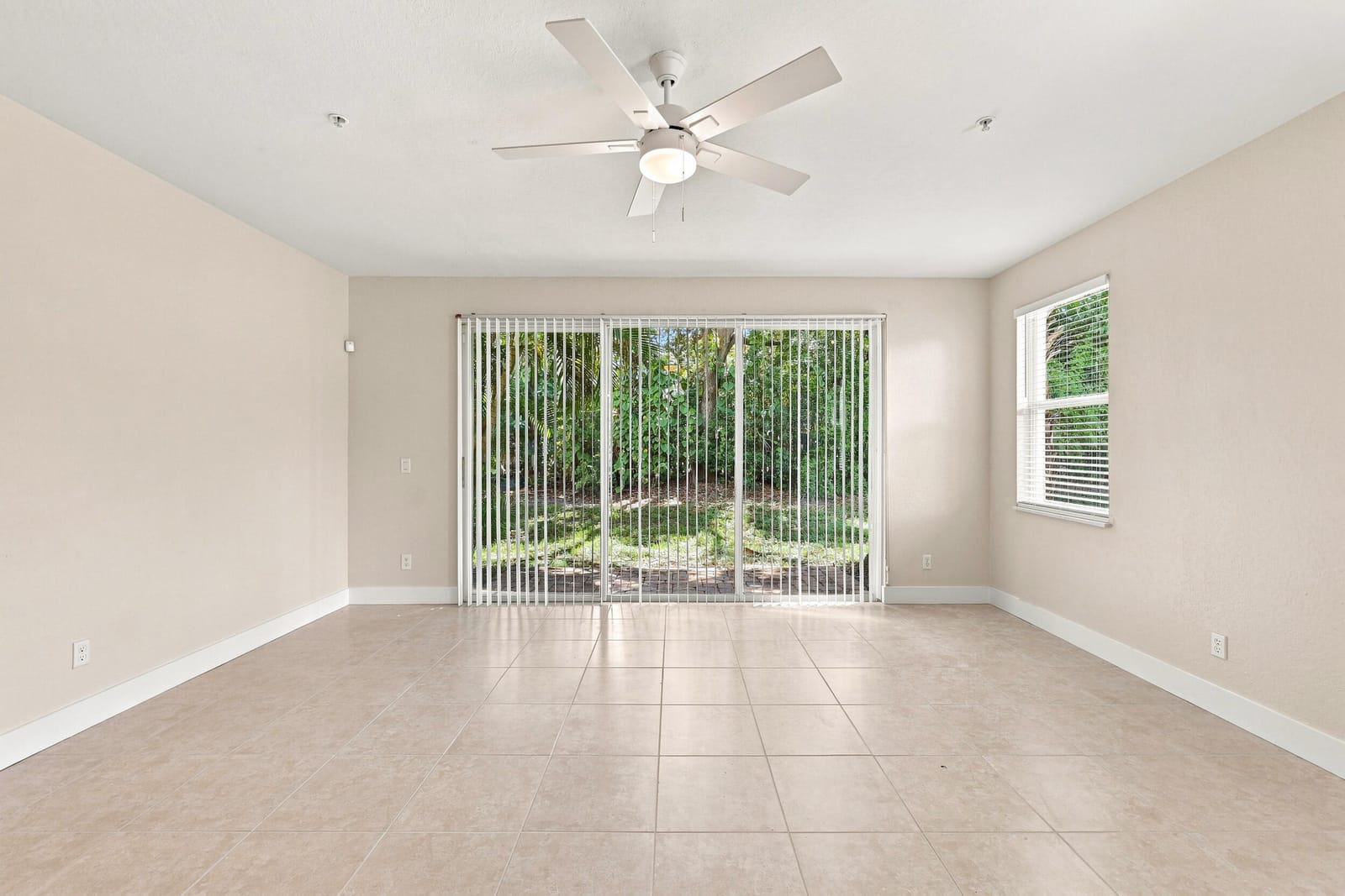 813 Pipers Cay Drive — photo 10