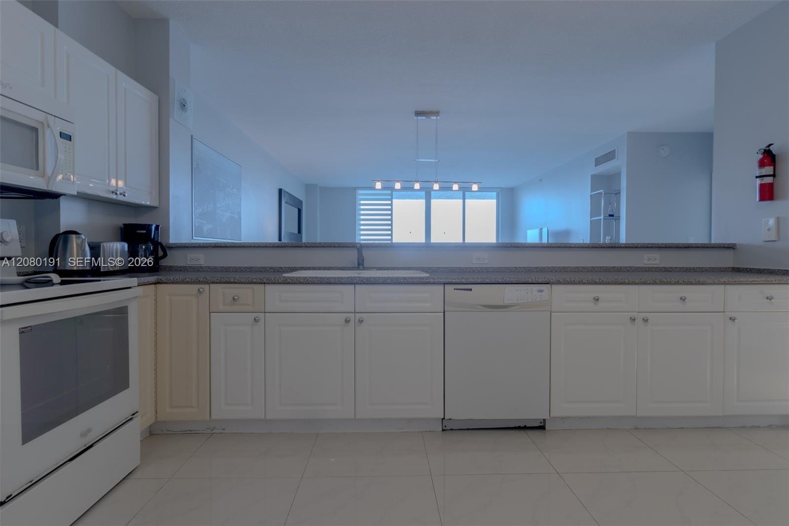 17050 W Bay Road 405 — photo 11