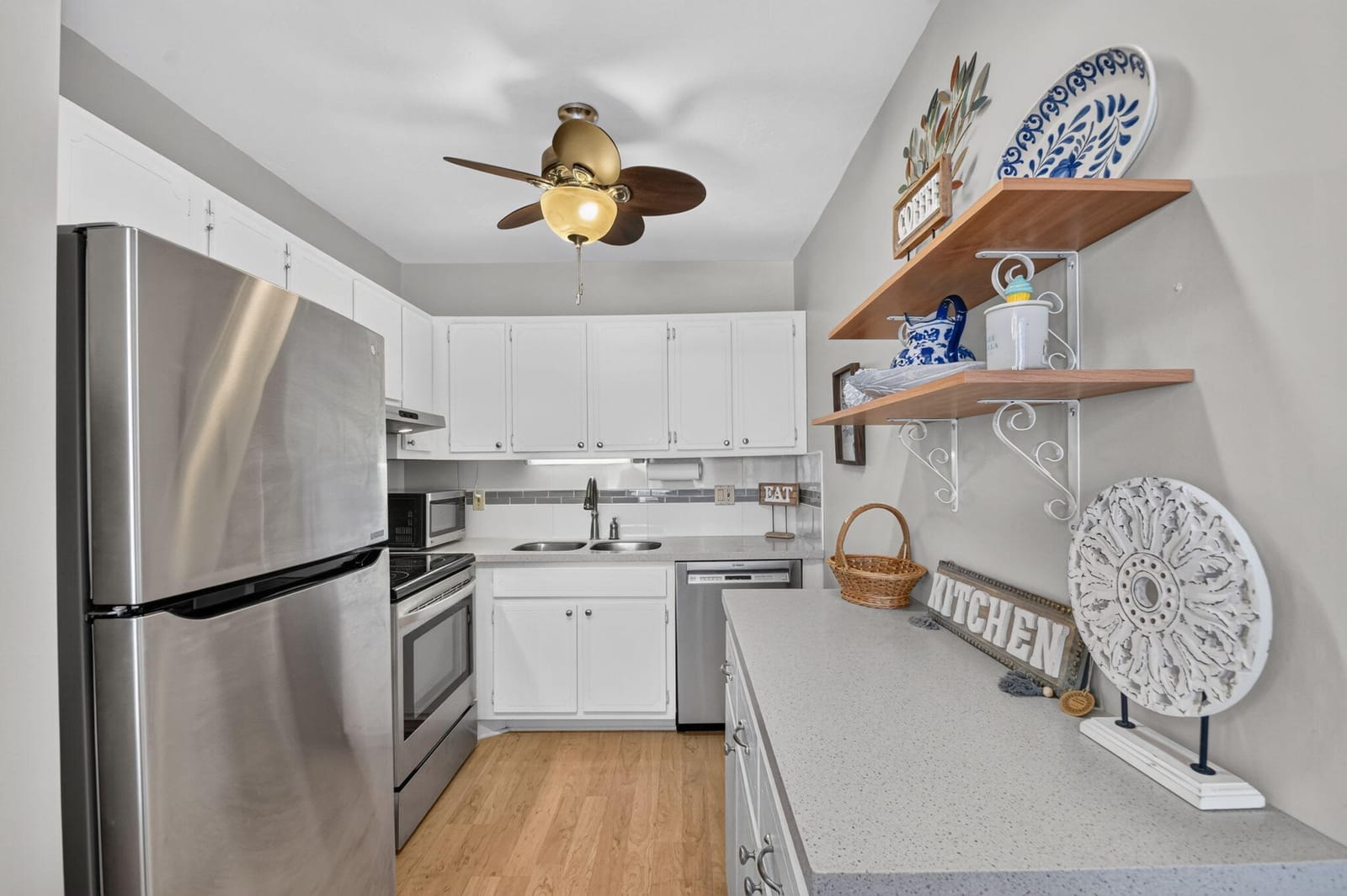 2880 LAKE OSBORNE Drive 203 — photo 7