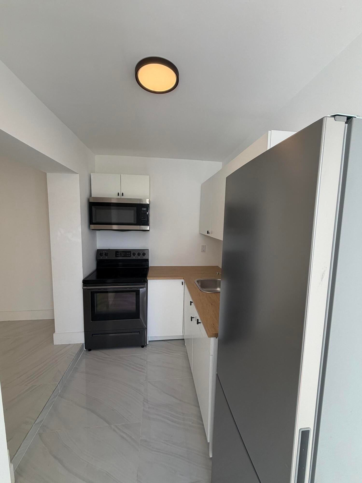 8211 BISCAYNE Boulevard 3 — photo 2