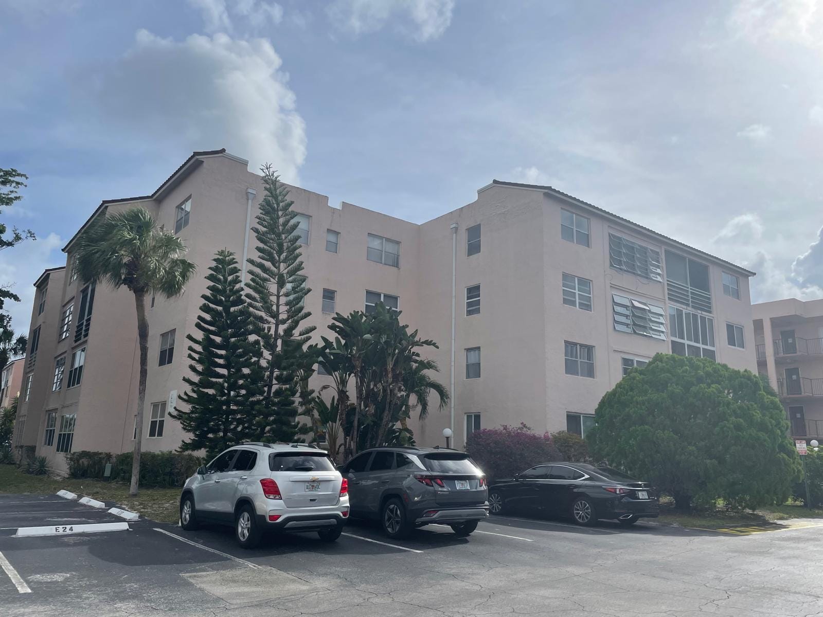 2851 SOMERSET Drive 111, Lauderdale Lakes, FL 33311