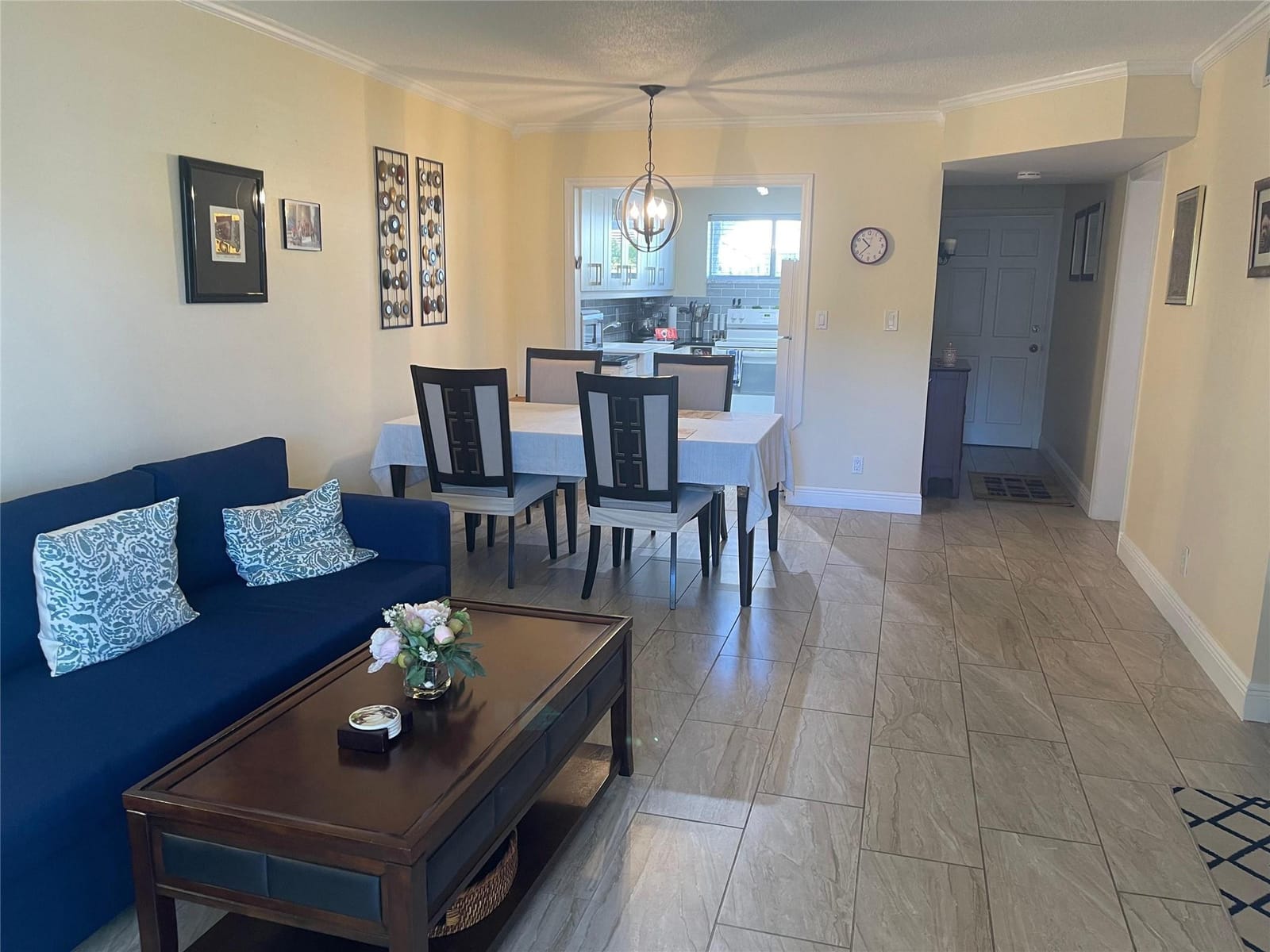 2566 S GARDEN Drive S 108 — photo 11