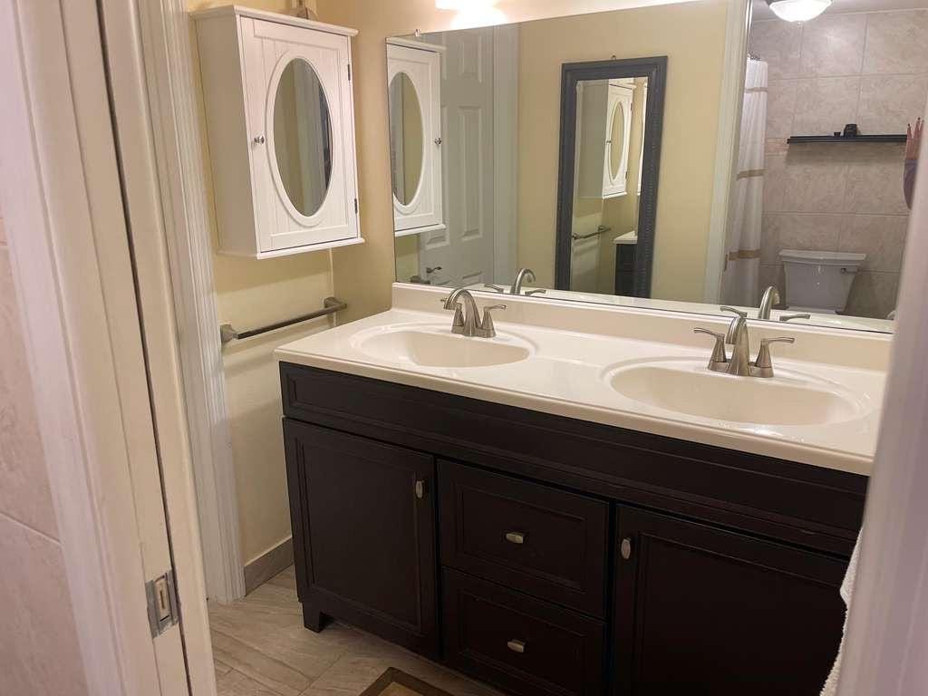 2566 S GARDEN Drive S 108 — photo 9