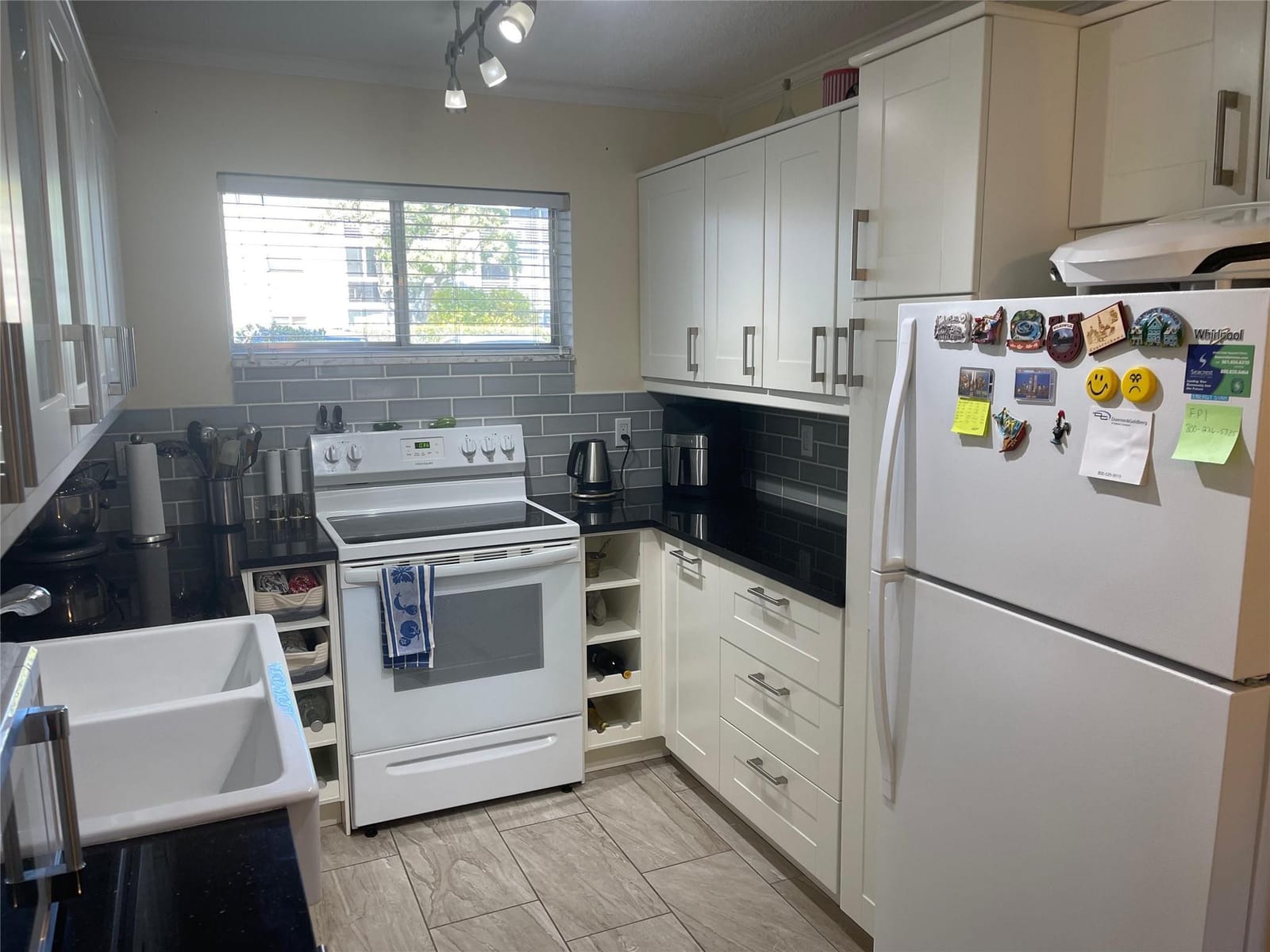 2566 S GARDEN Drive S 108 — photo 10