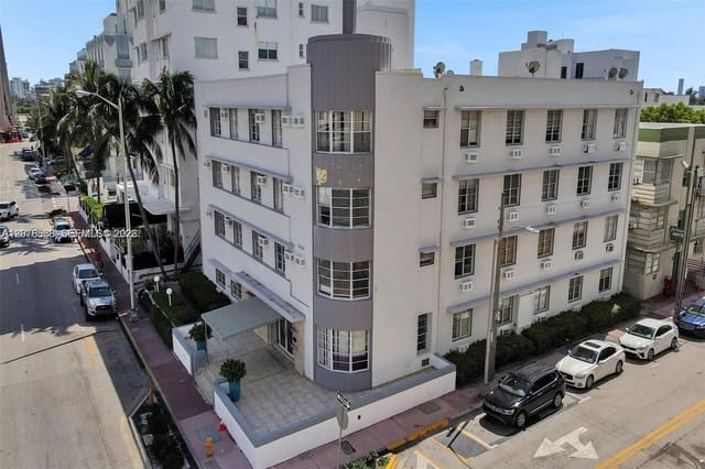 3030 Collins Avenue 4B, Miami Beach, FL 33140
