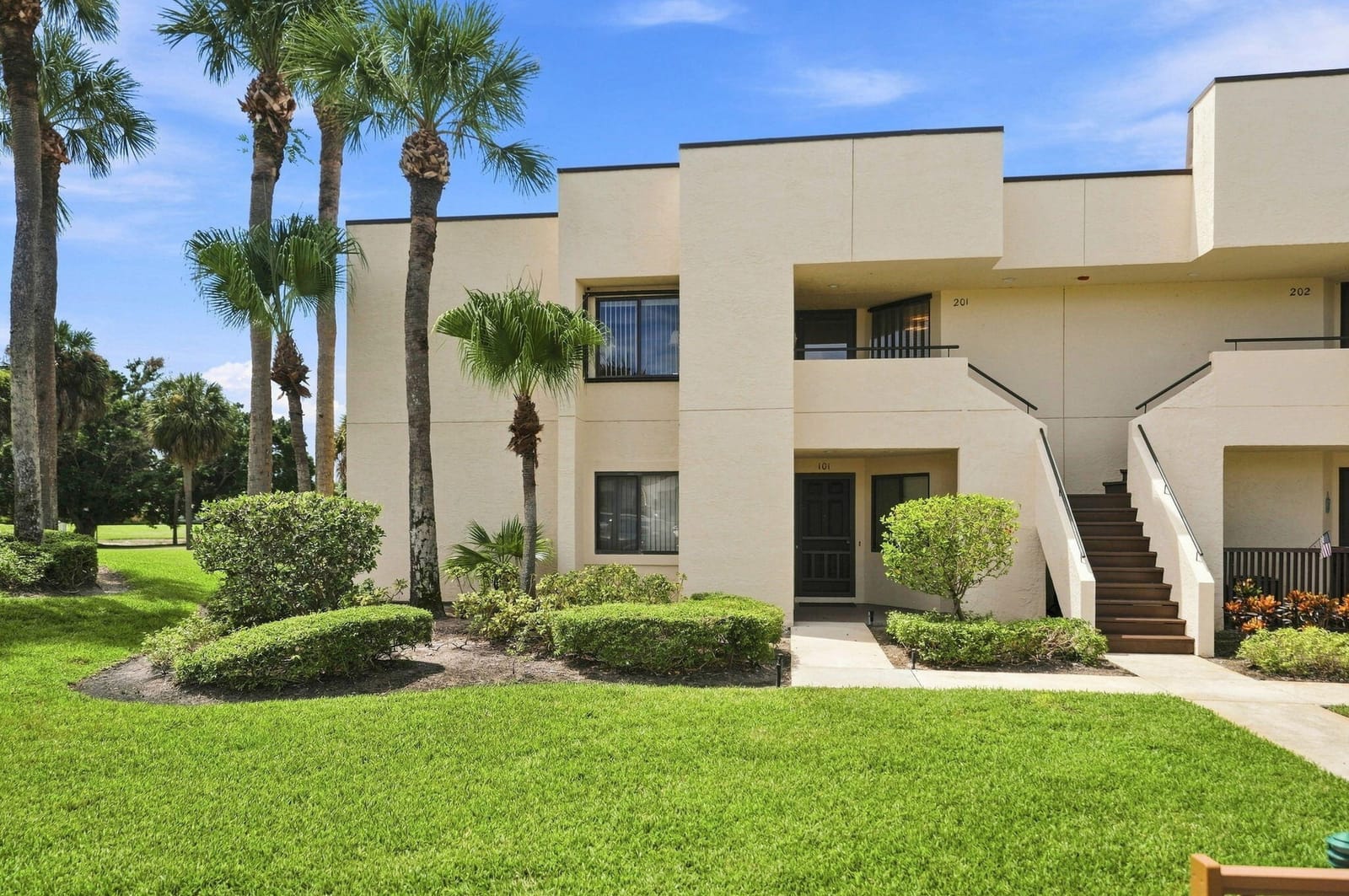 6940 SE CONSTITUTION 201 — photo 2