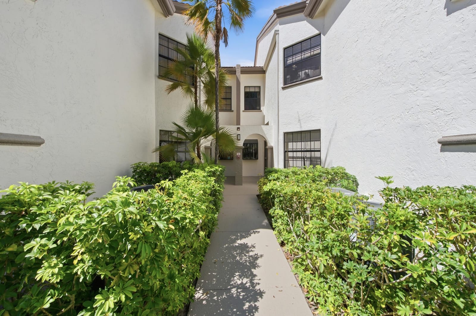5219 EUROPA Drive E — photo 4