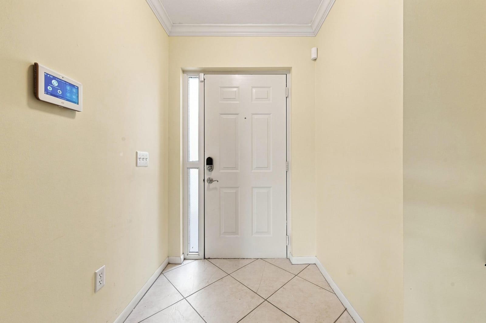 5219 EUROPA Drive E — photo 6