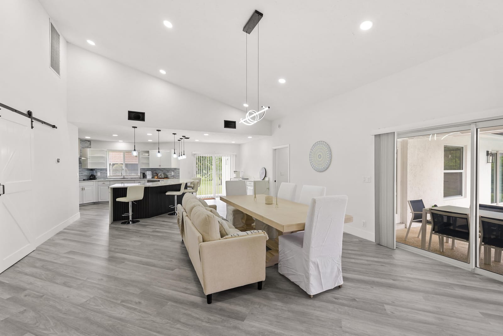 15545 Meadow Wood Drive — photo 4