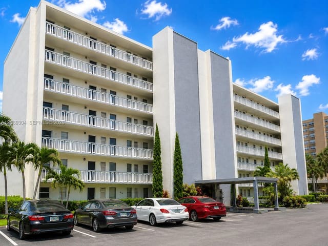 301 NE 14th Avenue 507, Hallandale Beach, FL 33009