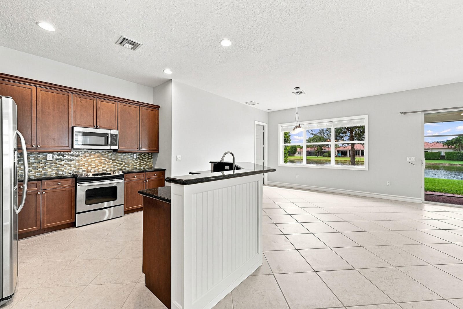 14820 Strand Lane — photo 9