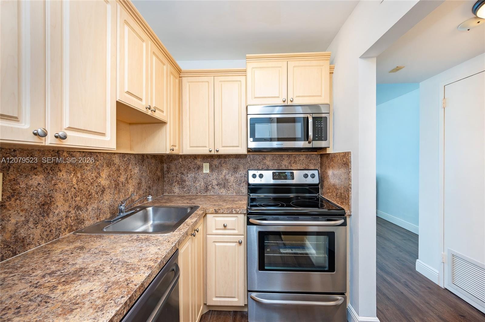 2899 Collins Avenue 1505 — photo 12
