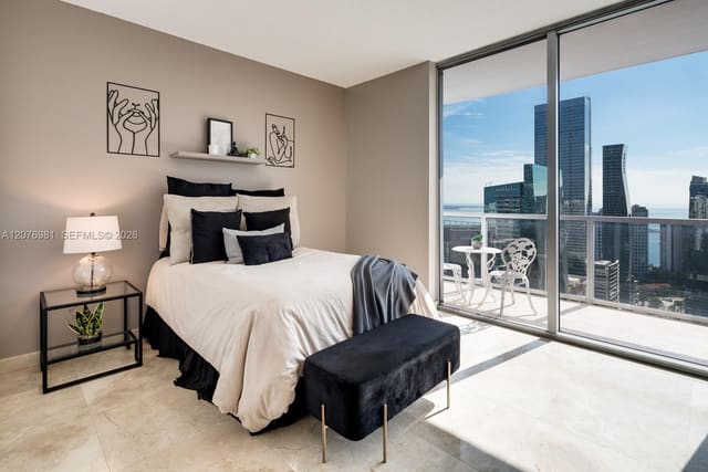 1060 Brickell Avenue 4009, Miami, FL 33131