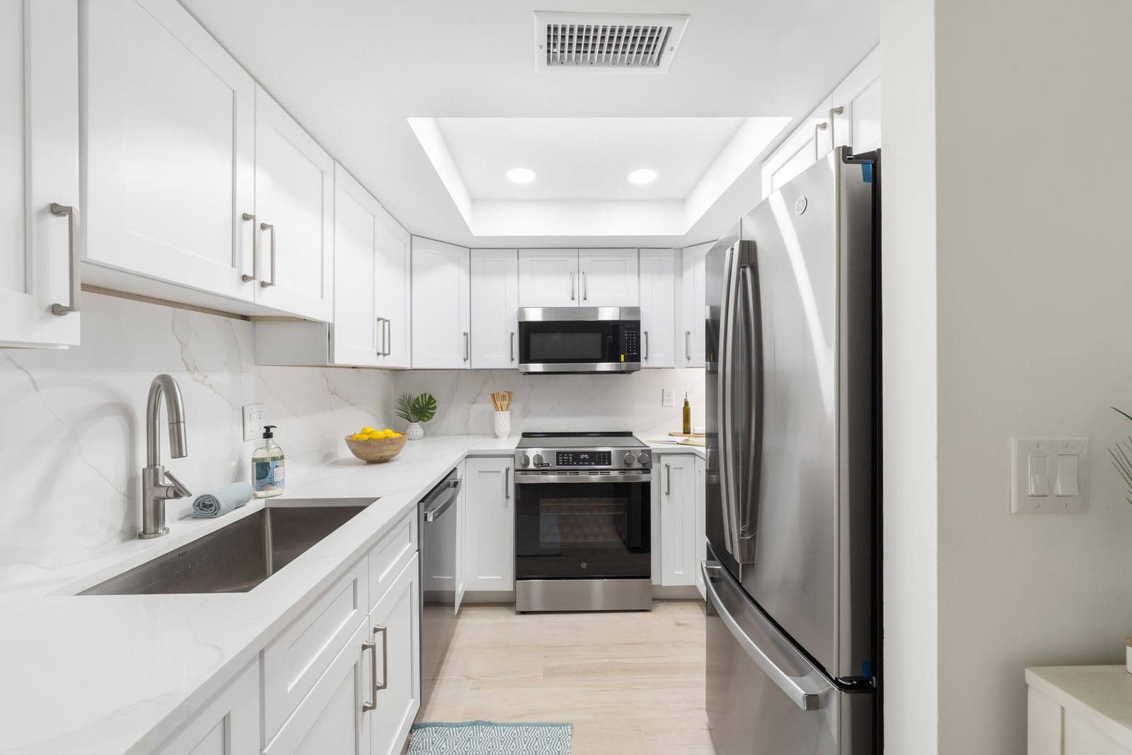 450 SW South River Drive 104 — photo 11
