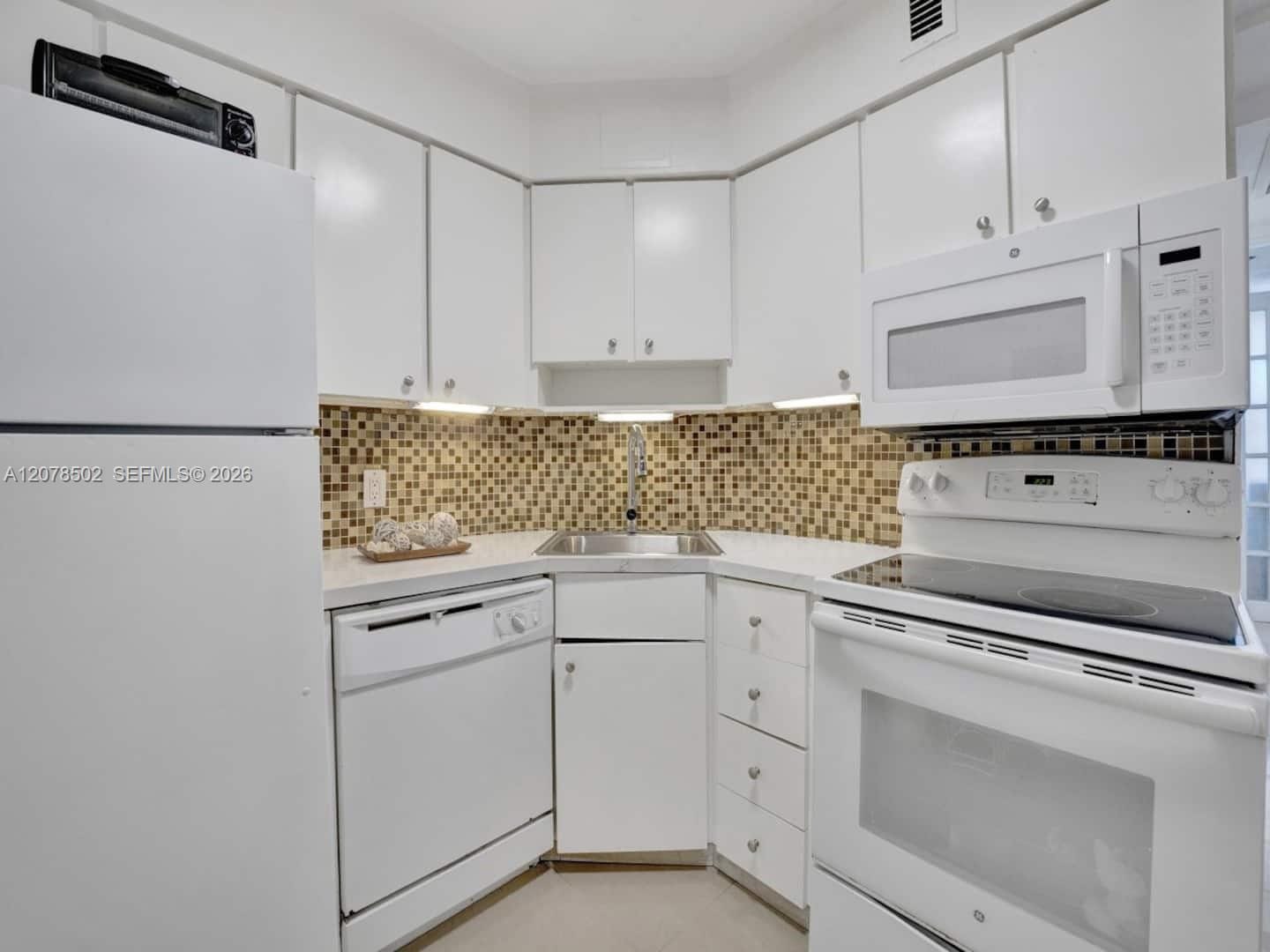 5225 Collins Avenue 1516, Miami Beach, FL 33140 photo 24
