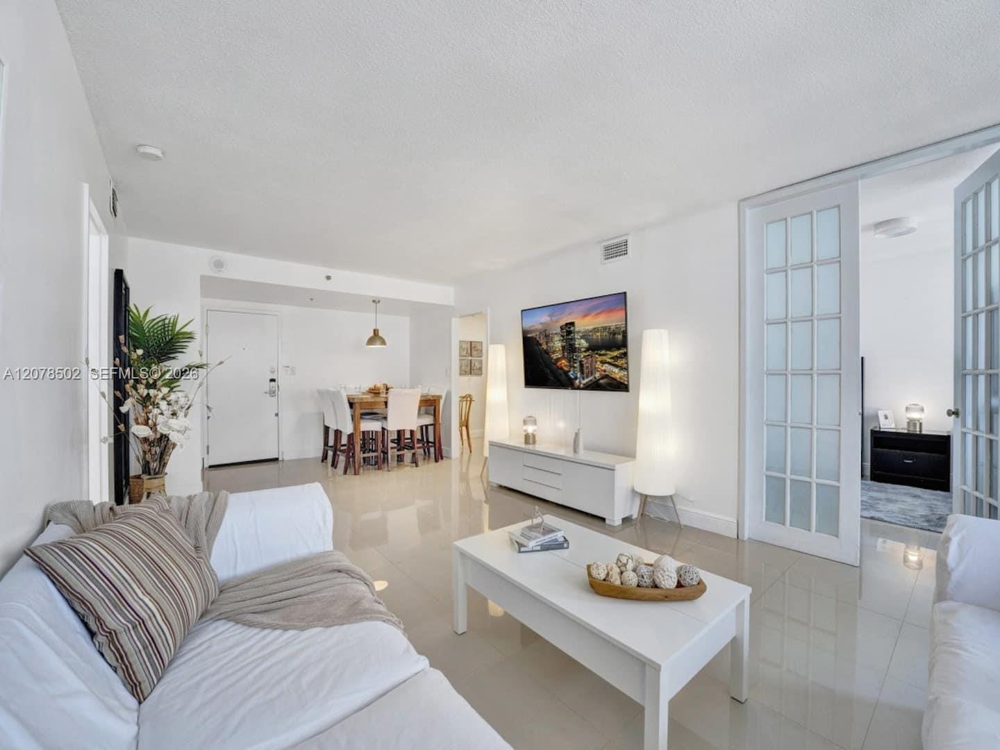 5225 Collins Avenue 1516 — photo 7