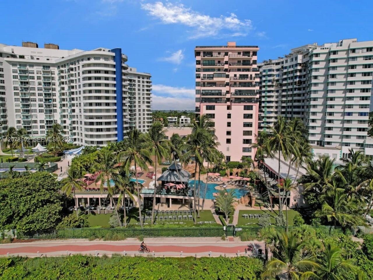 5225 Collins Avenue 1516