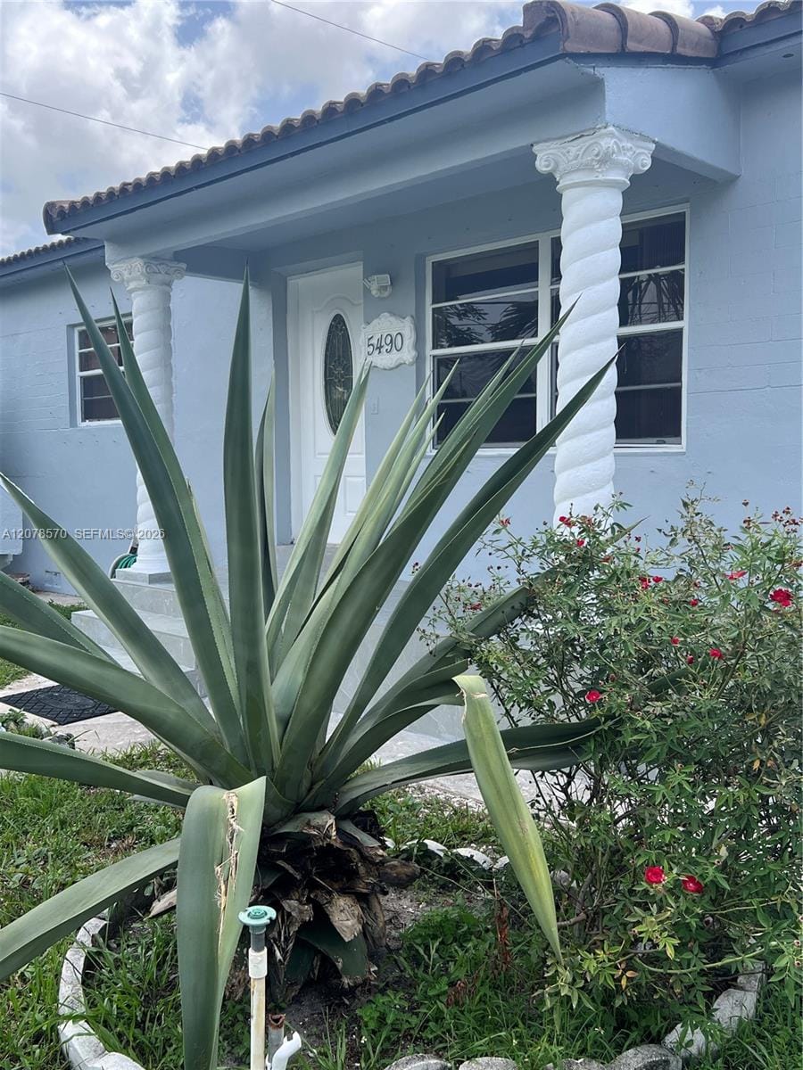5490 W 2nd Avenue, Hialeah, FL 33012