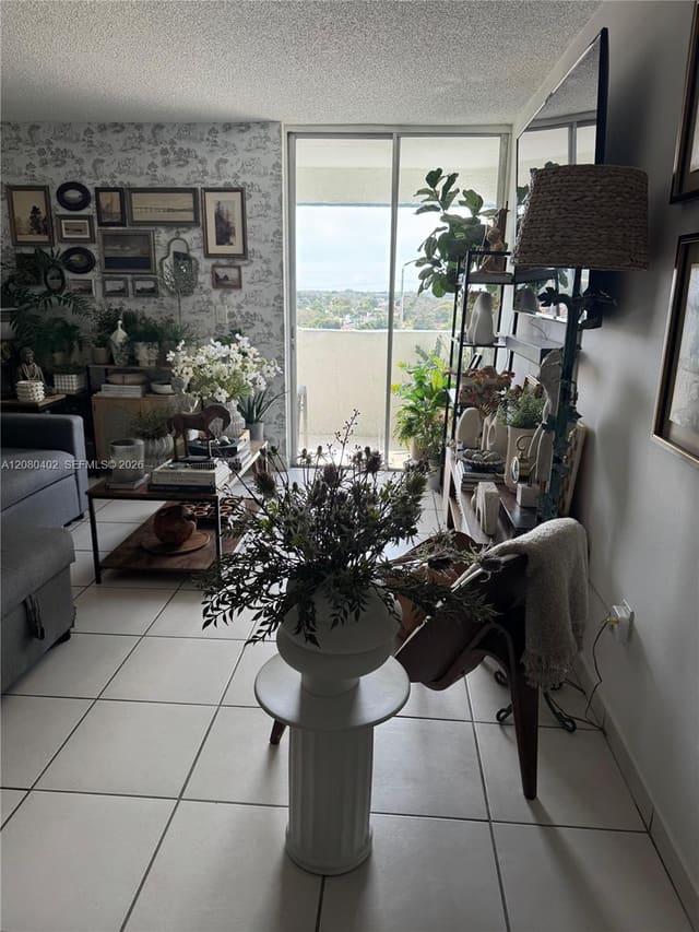 5050 NW 7th Street 604, Miami, FL 33126