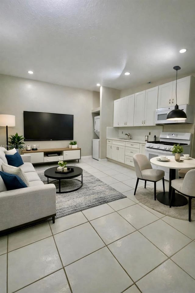 255 W 64th Street, Hialeah, FL 33012