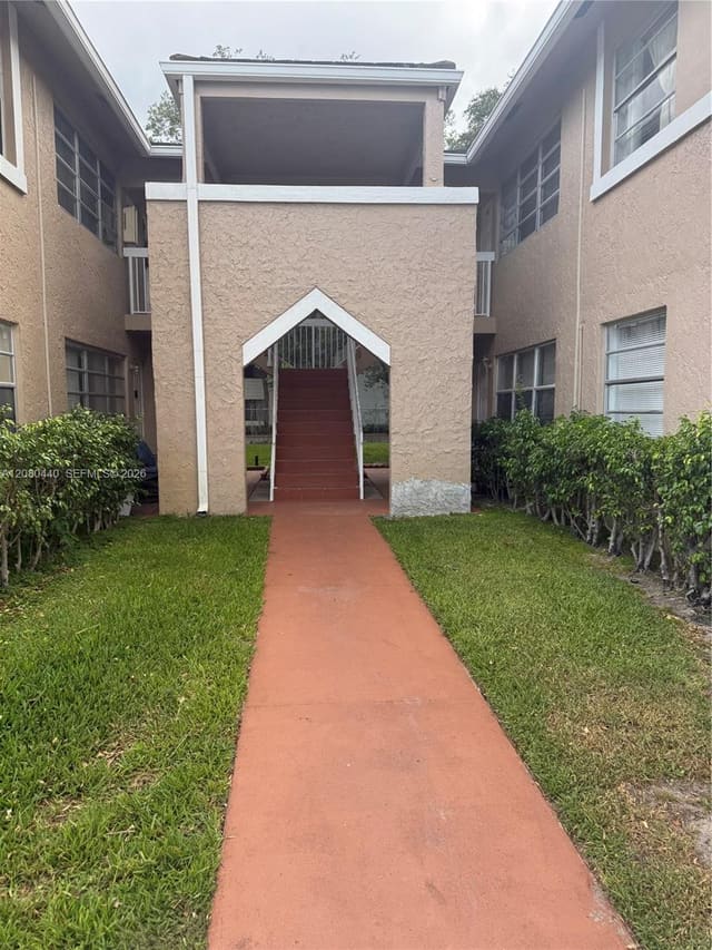 838 Twin Lakes Drive 19-E, Coral Springs, FL 33071