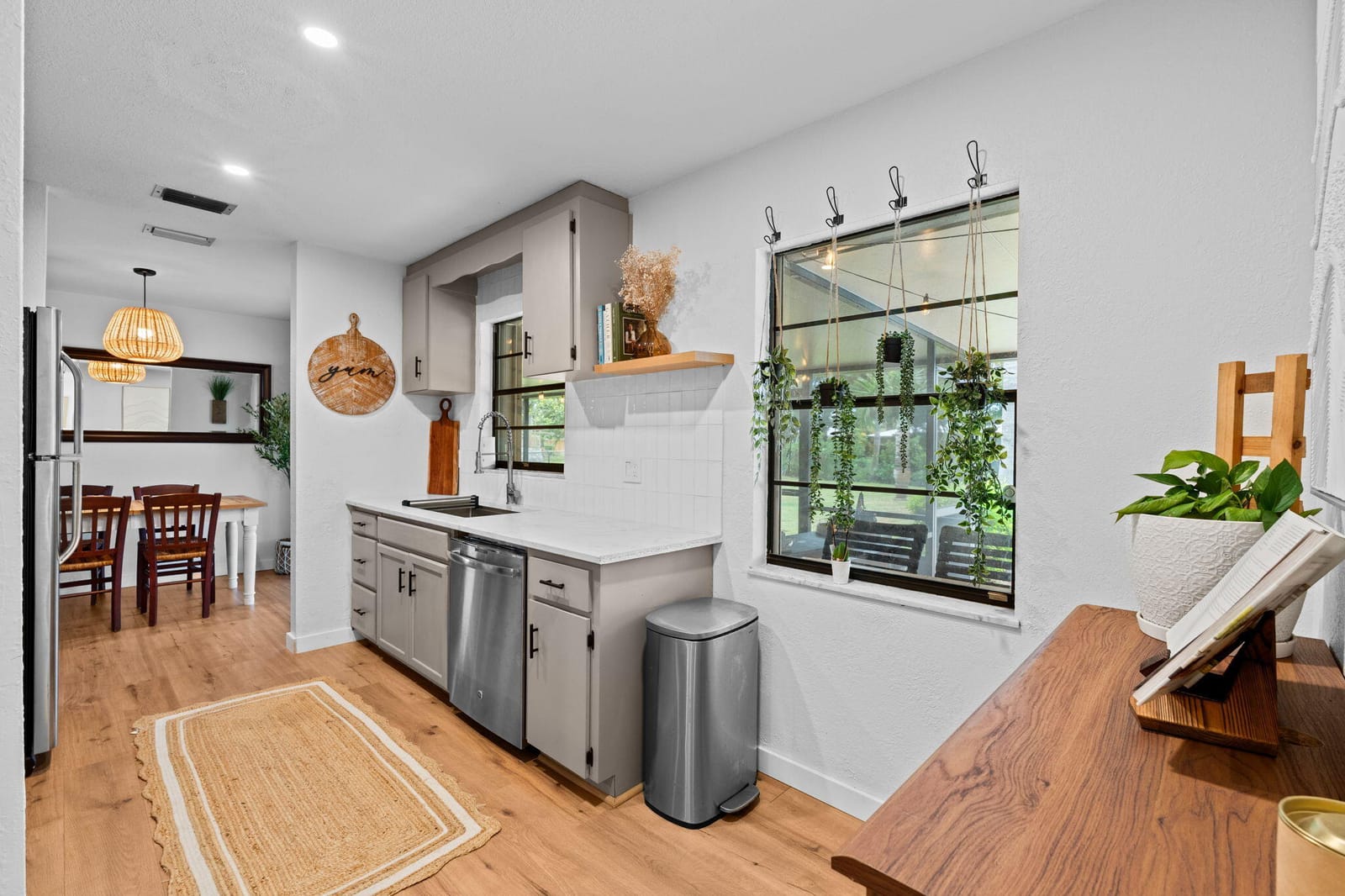 1292 SE MENDAVIA Avenue — photo 3