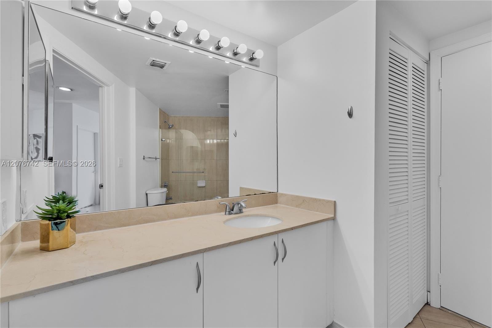 1750 N Bayshore Drive 1602 — photo 7