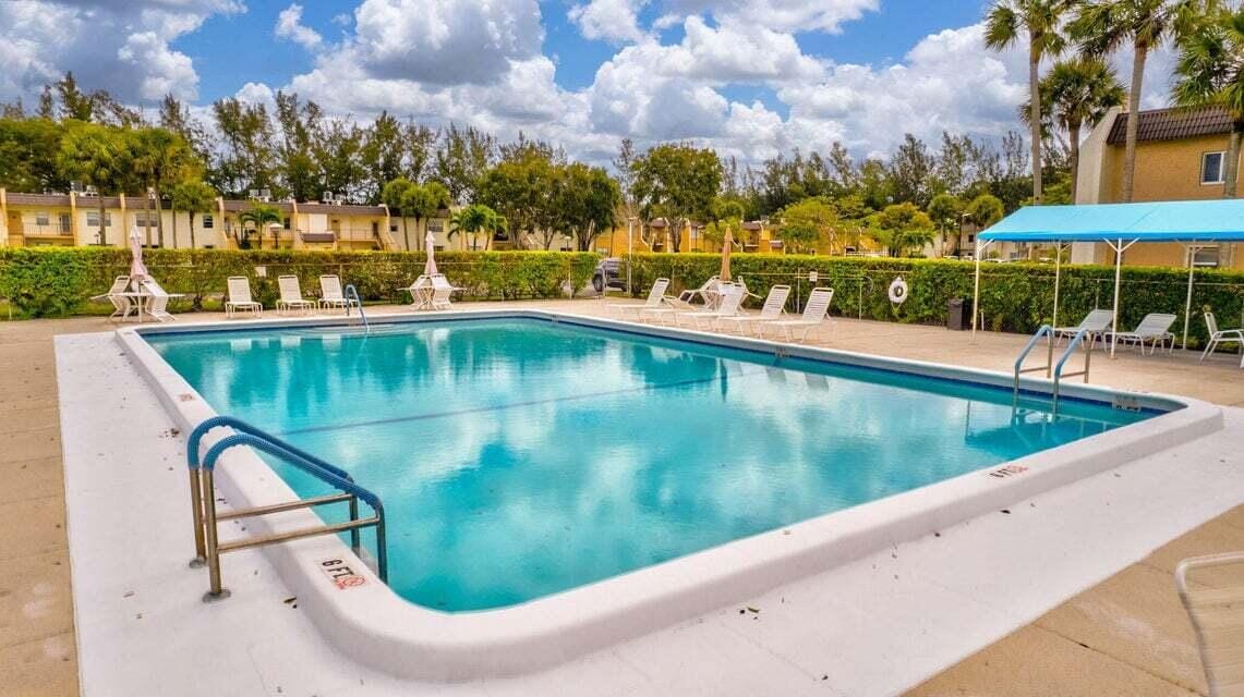 120 Lake Meryl Drive 220 — photo 7