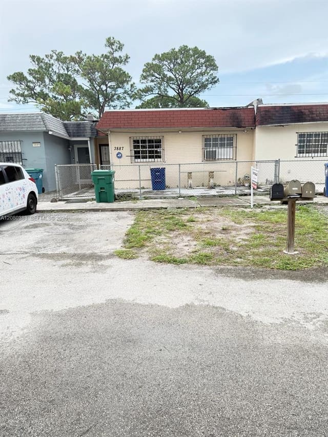 3887 NW 207th St Road, Miami Gardens, FL 33055