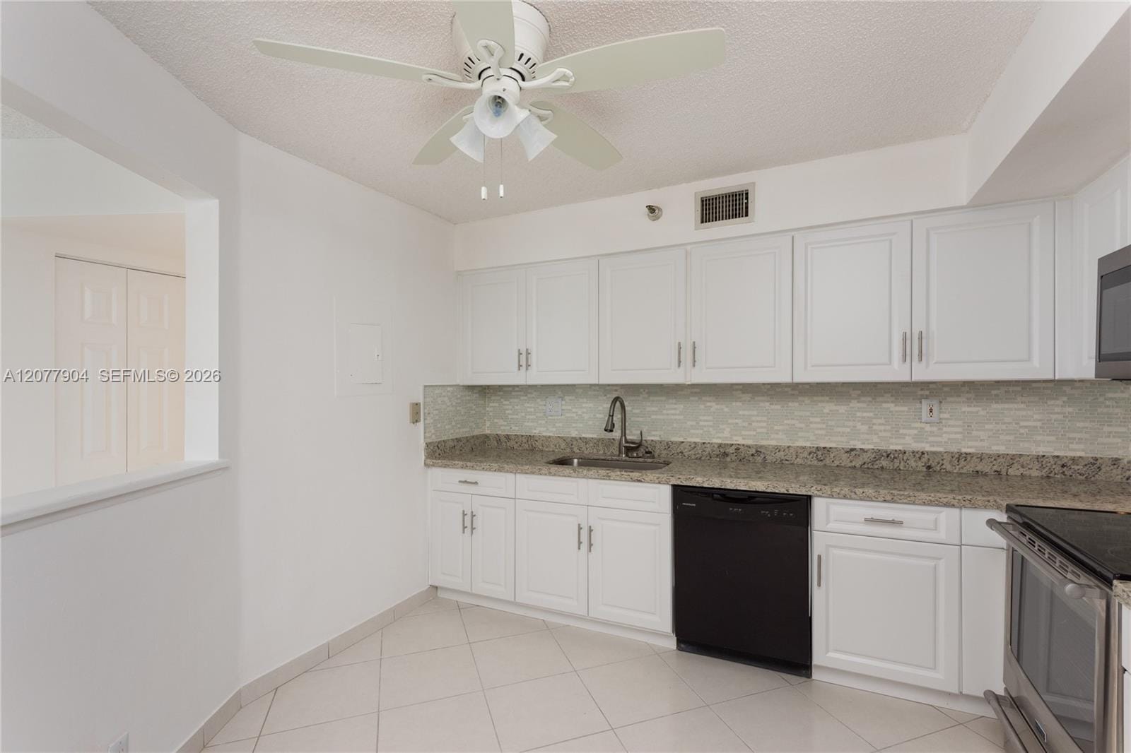 3500 Mystic Pointe Drive 2202 — photo 3