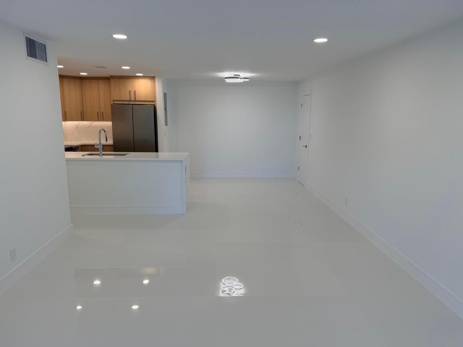 6439 BAY CLUB Drive 1 — photo 4